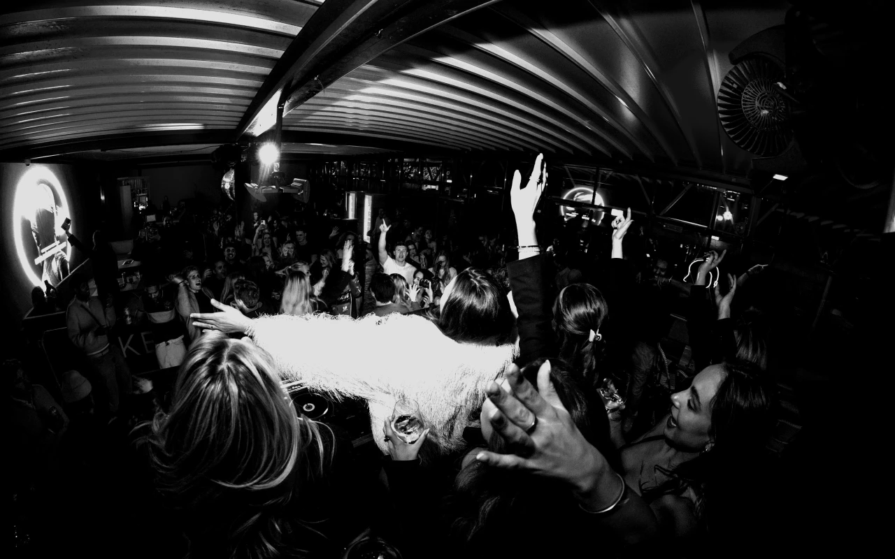 FAME 009, ?