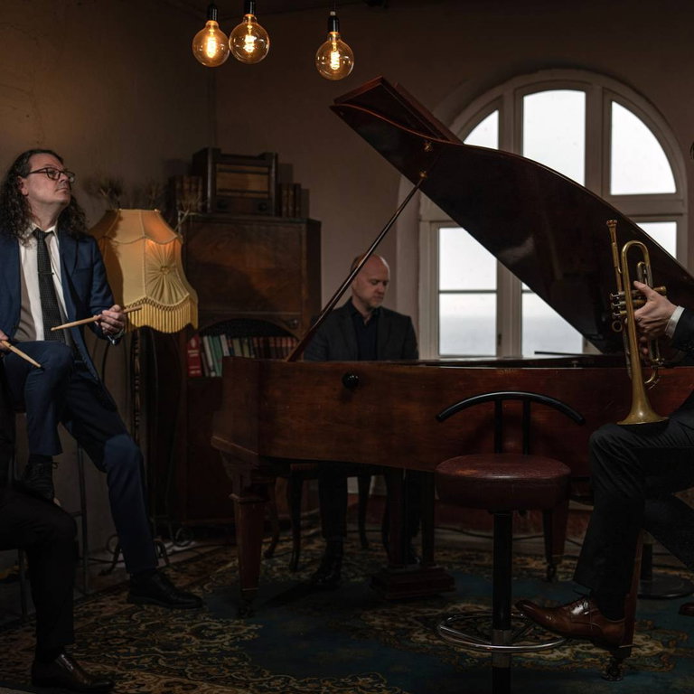 Jazzcafe VEGARD HOLUM SINGS - ein hyllest til Chet