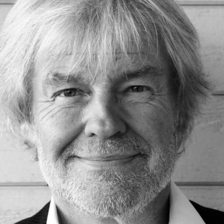 Et musikalsk humorshow med Tom Mathisen@Sjøboden Live Scene