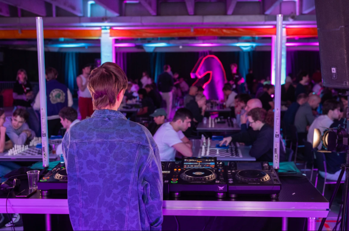 FUZZSJAKK x Jotunheimen Social Bar